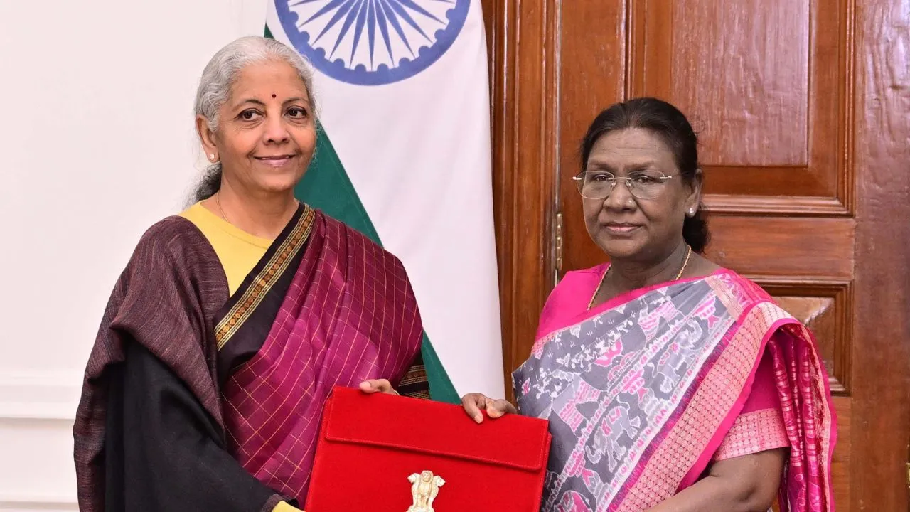 Budget 2026: ಬಜೆಟ್‌ ಮಂಡನೆಗೂ ಮುನ್ನ ರಾಷ್ಟ್ರಪತಿ ಭೇಟಿಯಾದ ವಿತ್ತ ಸಚಿವೆ ನಿರ್ಮಲಾ ಸೀತಾರಾಮನ್‌ - Image 5