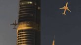 ಬುರ್ಜ್ ಖಲೀಫಾ ಬಳಿ ಅಪಾಯಕಾರಿಯಾಗಿ ಹಾರುತ್ತಿರುವ ವಿಮಾನ
