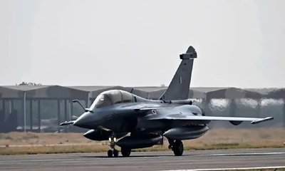 ತುರ್ತು ಲ್ಯಾಂಡಿಂಗ್‌ ಹೆದ್ದಾರಿಯಲ್ಲಿ ಮೋದಿ ಐತಿಹಾಸಿಕ ಭೂ ಸ್ಪರ್ಶ!