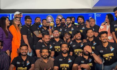 ಸಿಸಿಎಲ್ ಟ್ರೋಫಿ ಫ್ಯಾನ್ಸ್‌ಗೆ ಅರ್ಪಿಸಿದ ಕಿಚ್ಚ