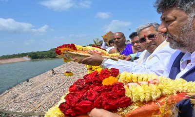 ಕೃಷ್ಣೆಗೆ ಆರನೇ ಬಾರಿ ಬಾಗಿನ ಅರ್ಪಿಸಿದ ಸಿದ್ಧರಾಮಯ್ಯ