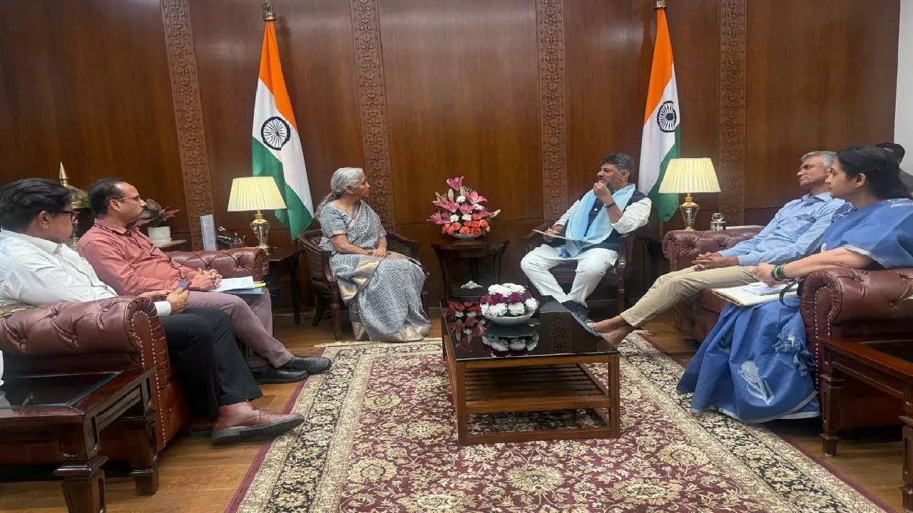 ನಗರ ಮೂಲಸೌಕರ್ಯ, ನೀರಾವರಿ, ರಸ್ತೆ ಜಾಲ ಅಭಿವೃದ್ಧಿಗೆ ಅನುದಾನದ ನೀಡಿ: ಕೇಂದ್ರಕ್ಕೆ ಡಿ.ಕೆ. ಶಿವಕುಮಾರ್ ಮನವಿ
