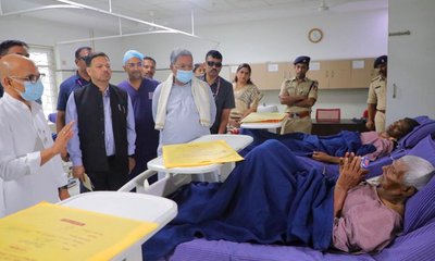 ವೈದ್ಯರು ರೋಗಿಗಳನ್ನು ಸಹಾನುಭೂತಿಯಿಂದ ಕಾಣಬೇಕು: ಸಿಎಂ ಸಿದ್ದರಾಮಯ್ಯ ಸೂಚನೆ