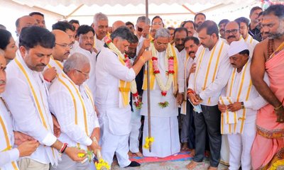 ಇಂದಿರಾಗಾಂಧಿ ಕಾಂಗ್ರೆಸ್ ಭವನಕ್ಕೆ ಭೂಮಿ ಪೂಜೆ ನೆರವೇರಿಸಿದ ಸಿಎಂ