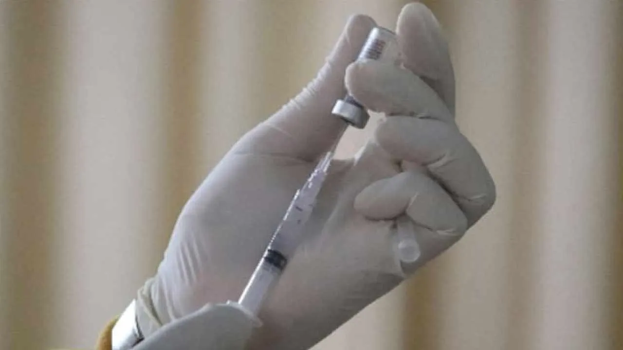 Cancer Vaccine:  ಇನ್ನು ಆರು ತಿಂಗಳಲ್ಲಿ ಮಹಿಳೆಯರಿಗೆ ಕ್ಯಾನ್ಸರ್‌ ವ್ಯಾಕ್ಸಿನ್‌ ಲಭ್ಯ: ಆರೋಗ್ಯ, ಕುಟುಂಬ ಕಲ್ಯಾಣ ಇಲಾಖೆ ಸಚಿವರು ಹೇಳಿದ್ದೇನು?