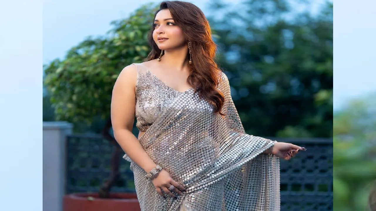 Party wear Saree Fashion 2026: ಸೆಲೆಬ್ರೆಟಿ ಲುಕ್‌ ನೀಡುವ ಸಿಲ್ವರ್‌ ನೆಟ್‌ ಸಿಕ್ವೀನ್ಸ್ ಪಾರ್ಟಿವೇರ್‌ ಸೀರೆಗಳು - Image 5