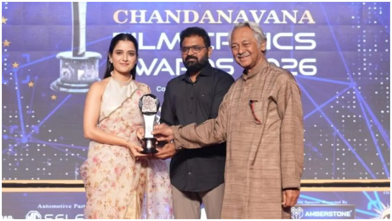 2025ರ ಅತ್ಯುತ್ತಮ ಸಿನಿಮಾ 'ಕಾಂತಾರ ಚಾಪ್ಟರ್ 1'; ಚಂದನವನ ಫಿಲ್ಮ್‌ ಕ್ರಿಟಿಕ್ಸ್ ಪ್ರಶಸ್ತಿ ಪ್ರದಾನ ಸಮಾರಂಭದ ಕಲರ್‌ಫುಲ್‌ ಫೋಟೋಗಳು ಇಲ್ಲಿವೆ - Image 3