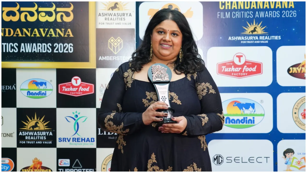 2025ರ ಅತ್ಯುತ್ತಮ ಸಿನಿಮಾ 'ಕಾಂತಾರ ಚಾಪ್ಟರ್ 1'; ಚಂದನವನ ಫಿಲ್ಮ್‌ ಕ್ರಿಟಿಕ್ಸ್ ಪ್ರಶಸ್ತಿ ಪ್ರದಾನ ಸಮಾರಂಭದ ಕಲರ್‌ಫುಲ್‌ ಫೋಟೋಗಳು ಇಲ್ಲಿವೆ - Image 7