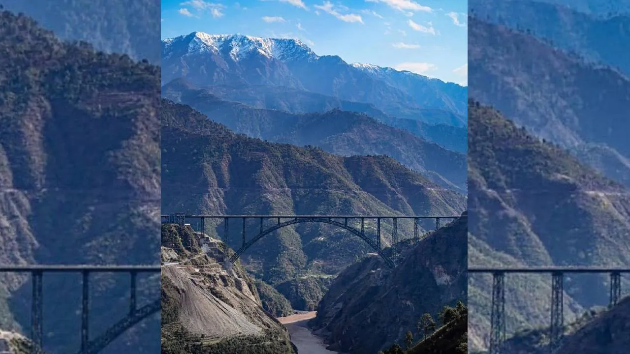 Chenab Rail Bridge: ಐಫೆಲ್ ಟವರ್‌ಗಿಂತ ಎತ್ತರ, ಭೂಕಂಪಕ್ಕೂ ಜಗ್ಗಲ್ಲ; ಮೋದಿ ಉದ್ಘಾಟಿಸಿದ ಚಿನಾಬ್‌ ಸೇತುವೆಯ ವೈಶಿಷ್ಟ್ಯ ಹಲವು - Image 3
