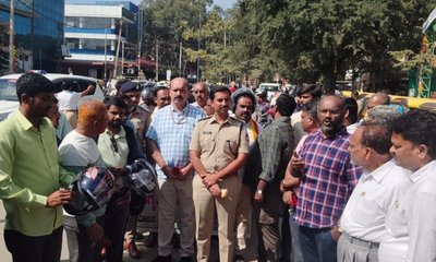 ಸಂಚಾರಿ ನಿಯಮಗಳನ್ನು ಪಾಲಿಸಿ ತಪ್ಪದೆ ಹೆಲ್ಮೆಟ್ ಧರಿಸಿ