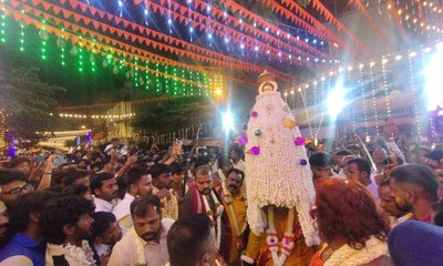 ಅದ್ದೂರಿಯಾಗಿ ನಡೆದ ಶ್ರೀ ರೇಣುಕಾ ಯಲ್ಲಮ್ಮ ದೇವಿ ಕರಗ ಮಹೋತ್ಸವ