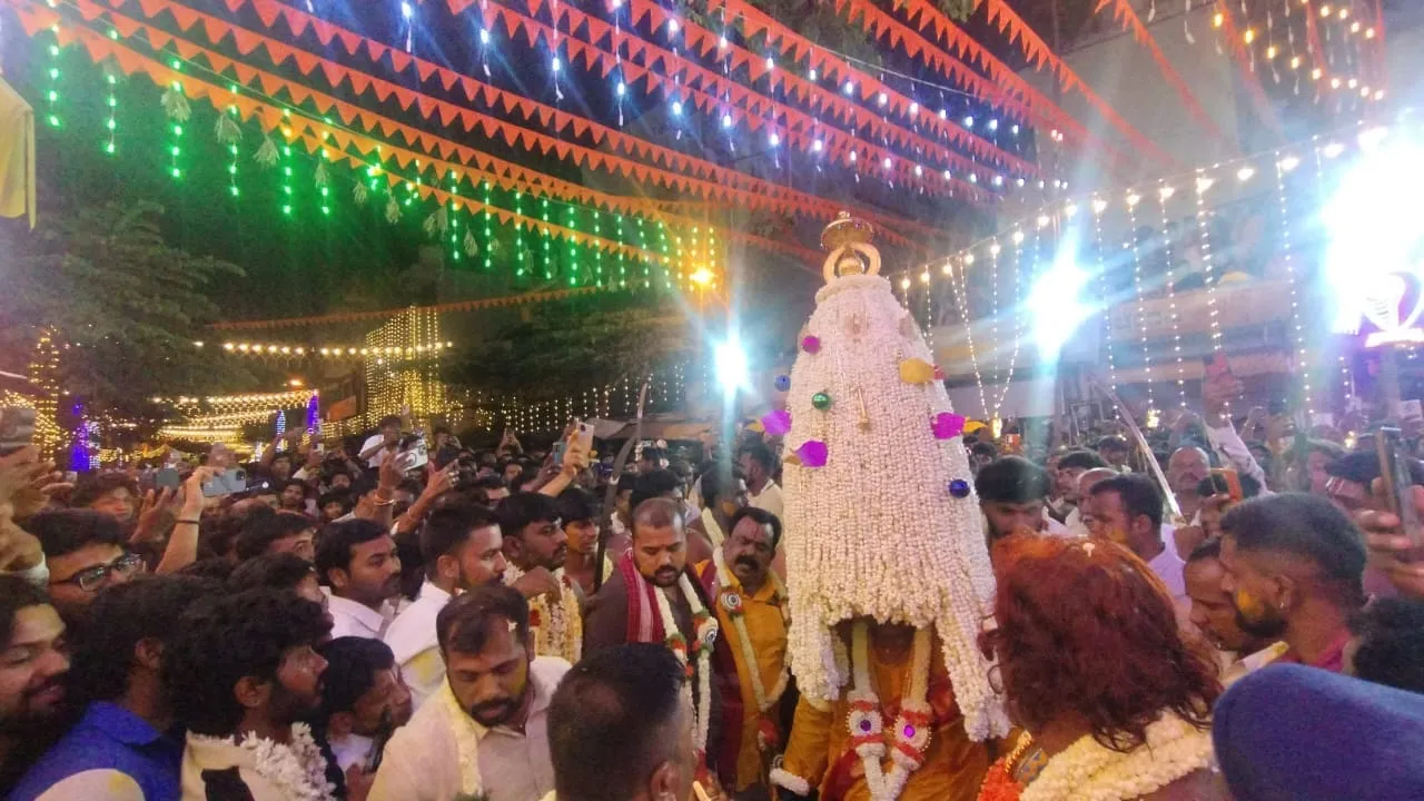 Shidlaghatta News: ಶಿಡ್ಲಘಟ್ಟ ನಗರದಾದ್ಯಂತ ಭಕ್ತಿ ಸಂಭ್ರಮ ಮೂಡಿಸಿದ ಯಲ್ಲಮ್ಮ ದೇವಿ ಕರಗ ಮೆರವಣಿಗೆ