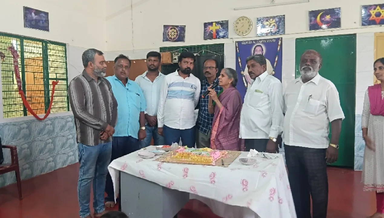 J K KrishnaReddy: ಮಾಜಿ ಶಾಸಕ ಜೆ.ಕೆ.ಕೃಷ್ಣಾರೆಡ್ಡಿ ಜನ್ಮದಿನ: ಆಧಾರ್ ಶಾಲೆ ಮಕ್ಕಳಿಗೆ ₹10 ಸಾವಿರ ದೇಣಿಗೆ ನೀಡಿ ಸಾರ್ಥಕ ಆಚರಣೆ