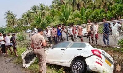 ಚಿತ್ರದುರ್ಗದಲ್ಲಿ ಭೀಕರ ಅಪಘಾತ; ಲಾರಿಗೆ ಕಾರು ಡಿಕ್ಕಿಯಾಗಿ ಮೂವರ ಸಾವು!