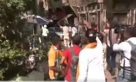 ಕೋಲ್ಕತ್ತಾದಲ್ಲಿ ಬಿಜೆಪಿ–ಟಿಎಂಸಿ ನಡುವೆ ಕಲ್ಲು ತೂರಾಟ