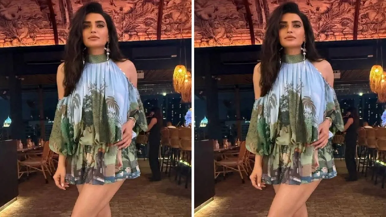 Cold shoulder fashionwear