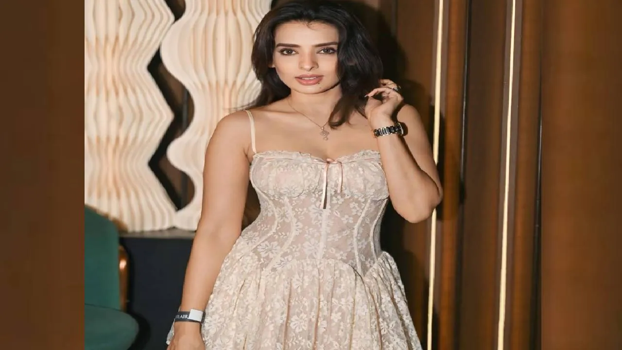 Summer Fashion 2026: ಸಮ್ಮರ್‌ನಲ್ಲಿ ಅಲ್ಟ್ರಾ ಮಾಡರ್ನ್‌ ಲುಕ್‌ ನೀಡುವ 3 ಮಿನಿ ಡ್ರೆಸ್‌ಗಳಿವು - Image 3