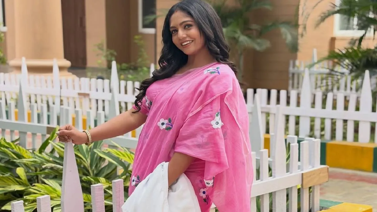 Star Saree Fashion 2026: ಭವ್ಯಾ ಗೌಡ ಅವರಂತೆ ಕಾಟನ್‌ ಸೀರೆಯಲ್ಲಿ ಕಾಣಲು ಇಲ್ಲಿವೆ 5 ಸಿಂಪಲ್‌ ಟಿಪ್ಸ್ - Image 4