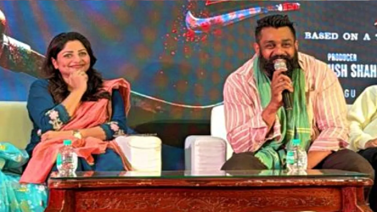 ಶಿರಸಿಯ ಎಂ.ಎಂ ಮಹಾವಿದ್ಯಾಲಯದಲ್ಲಿ ʼಕ್ರಿಮಿನಲ್‌ʼ ಶೂಟಿಂಗ್‌;  ಧ್ರುವ, ರಚ್ಚುಗೆ ಸನ್ಮಾನ - Image 4