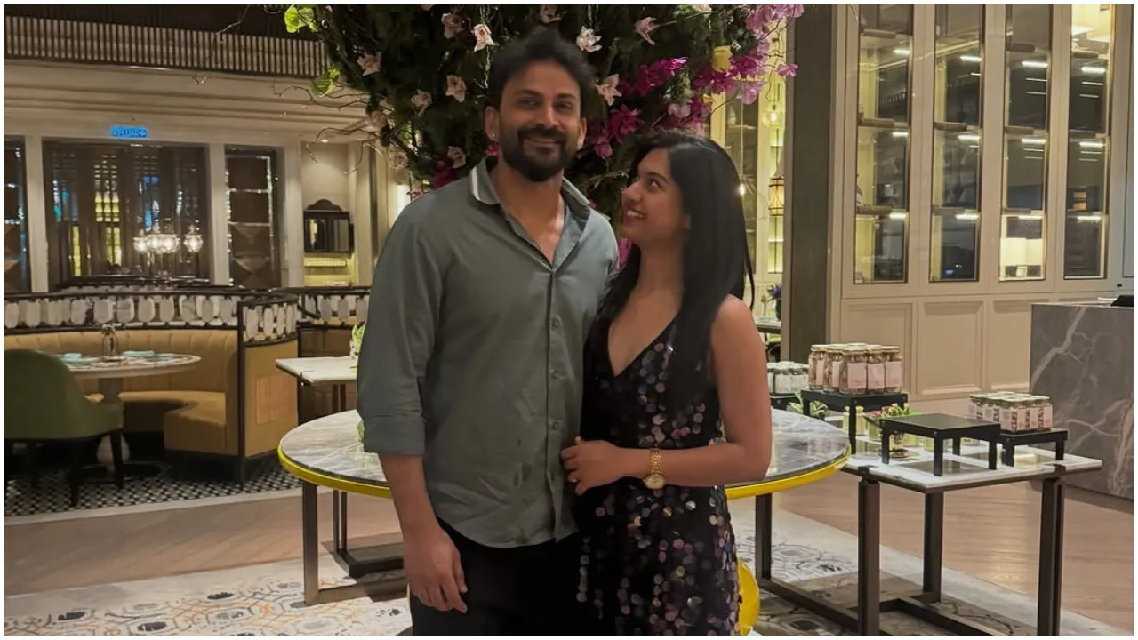 Photos: ಮೊದಲನೇ ಮದುವೆ ವಾರ್ಷಿಕೋತ್ಸವದ ಸಂಭ್ರಮದಲ್ಲಿ ಡಾಲಿ ಧನಂಜಯ ದಂಪತಿ; ಇಲ್ಲಿವೆ ಅಪರೂಪದ ಫೋಟೋಗಳು - Image 4