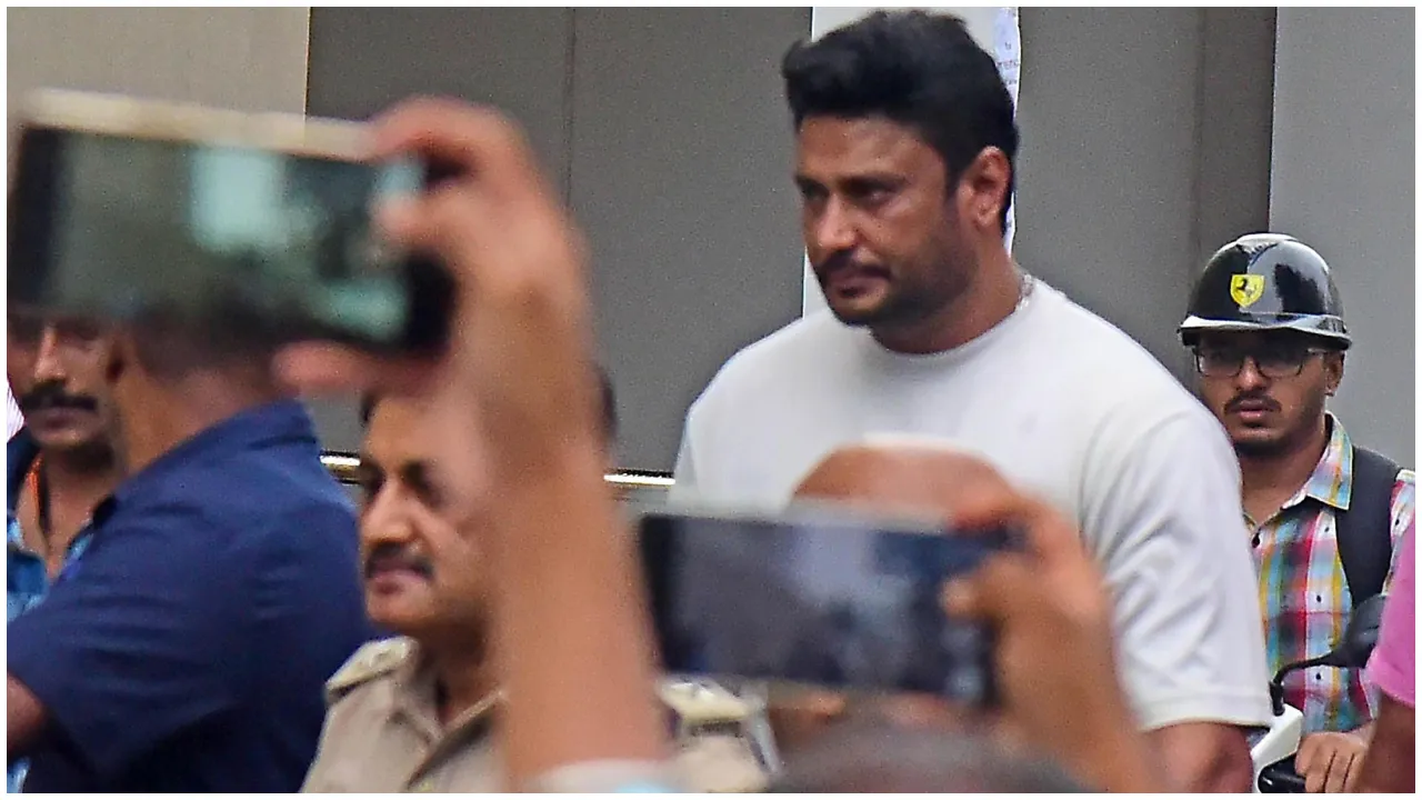 ಜೈಲಿನಲ್ಲಿರುವ ನಟ ದರ್ಶನ್‌ಗೆ ಮತ್ತೊಂದು ಶಾಕ್: ಮಾಫಿ ಸಾಕ್ಷಿಯಾಗಲು ರೆಡಿಯಾದ ಮತ್ತಿಬ್ಬರು ಆರೋಪಿಗಳು, 'ದಾಸ'ನಿಗೆ ಹೆಚ್ಚಾಯಿತಾ ಸಂಕಷ್ಟ?