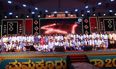 ತುಮಕೂರು ದಸರಾ: ಪೌರಕಾರ್ಮಿಕರ ನಿಸ್ವಾರ್ಥ ಸೇವೆಗೆ ಗೌರವ ಸಲ್ಲಿಸಿದ ಡಿಸಿಎಂ