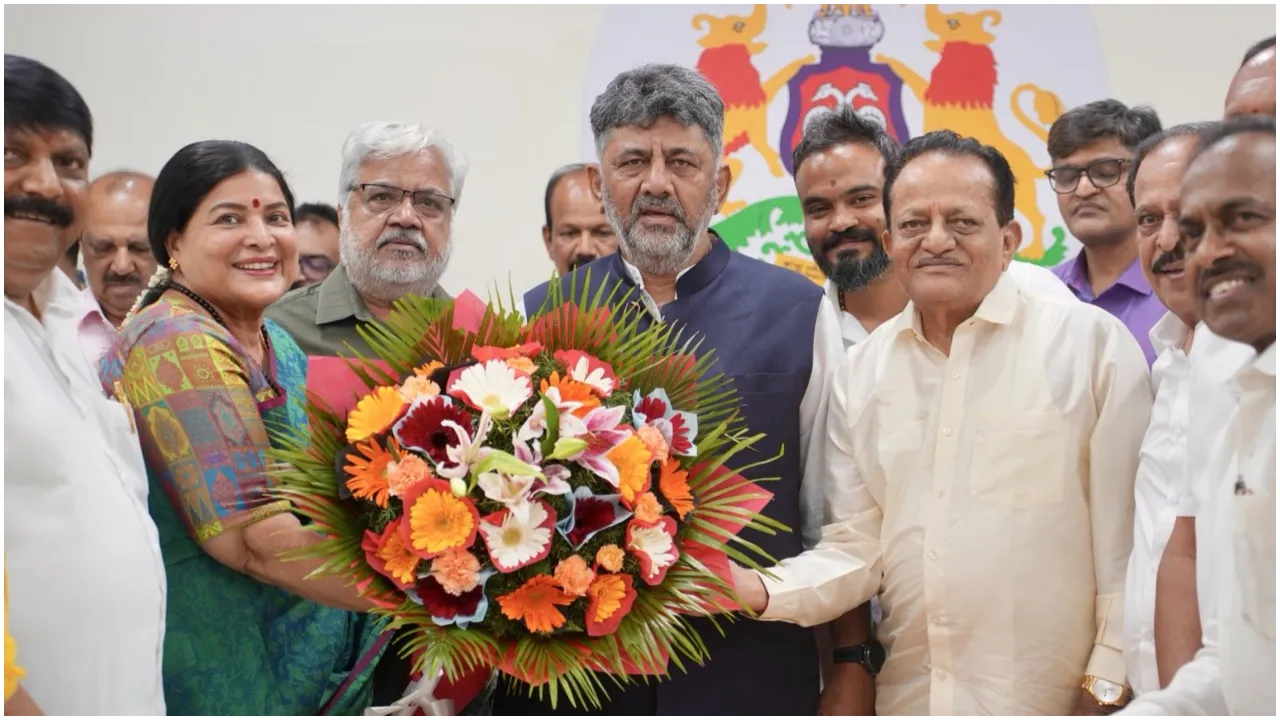 ಫಿಲ್ಮ್‌ ಸಿಟಿಗೆ 500 ಕೋಟಿ, ಕಲಾವಿದರ ವಸತಿ ಯೋಜನೆಗೆ 5 ಎಕರೆ ಭೂಮಿ?; ವಾಣಿಜ್ಯ ಮಂಡಳಿ ಬೇಡಿಕೆಗೆ ಸಕಾರಾತ್ಮಕವಾಗಿ ಸ್ಪಂದಿಸಿದ ಸಿಎಂ ಡಿ. ಕೆ. ಶಿವಕುಮಾರ್