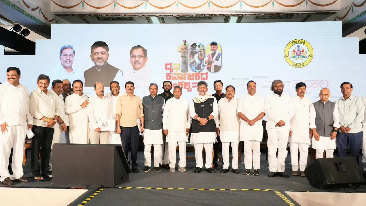 ಅಪರೂಪದ ಕ್ಷಣಗಳಿಗೆ ಸಾಕ್ಷಿಯಾದ 100 ದಿನಗಳ ದೃಢ ಕರ್ನಾಟಕದ ಸಂಕಲ್ಪ ಸಮಾರಂಭ; ಗ್ಯಾರಂಟಿ ಫಲಾನುಭವಿಗಳೊಂದಿಗೆ ಭೋಜನ ಸವಿದ ಸಿಎಂ ಡಿಕೆಶಿ - Image 1