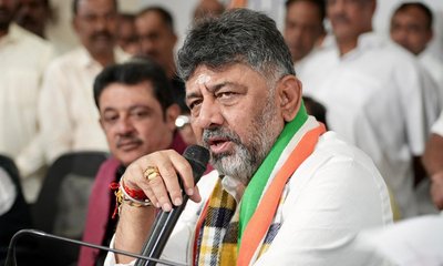 ವಿಲೀನಕ್ಕೆ ಬಿಜೆಪಿ ಹಾಗೂ ಜೆಡಿಎಸ್ ನಾಯಕರು ಕಾಯುತ್ತಿದ್ದಾರೆ: ಡಿಕೆಶಿ