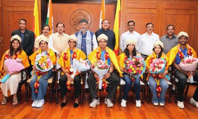 ಏಷ್ಯಾ ಕ್ರೀಡಾಕೂಟದಲ್ಲಿ ಭಾಗವಹಿಸಿದವರಿಗೆ ಸಿಎಂ ಡಿಕೆ ಶಿವಕುಮಾರ್‌ ಸನ್ಮಾನ!