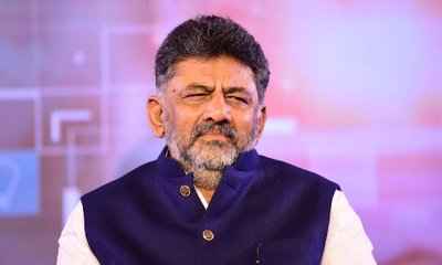 ಐಪಿಎಲ್‌ ವಿಜಯೋತ್ಸವದ ವೇಳೆ ಅಭಿಮಾನಿಗೆ ಹೊಡೆದ ಡಿಕೆಶಿ