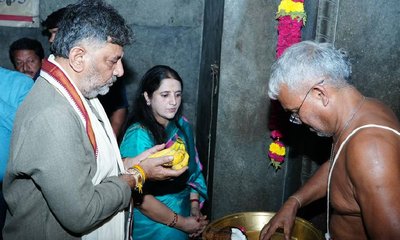 ಮಂಡ್ಯದ ಭೂವರಾಹಸ್ವಾಮಿ ದೇವಸ್ಥಾನಕ್ಕೆ ಡಿಕೆಶಿ ಭೇಟಿ, ವಿಶೇಷ ಪೂಜೆ