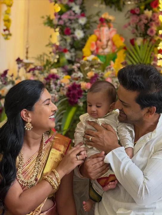 Photos: ಕರ್ನಾಟಕ ನಕ್ಷೆಯ ಡಾಲರ್‌ನಲ್ಲಿ ಮಿಂಚಿದ ʻಡಾಲಿʼ ಮಗನ ಹೆಸರು; ನಟ ಧನಂಜಯ್ ಪುತ್ರನಿಗೆ ಇಮ್ಮಡಿ ಪುಲಕೇಶಿ ನಂಟು! - Image 5