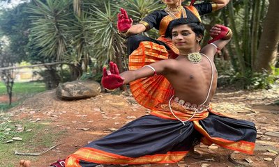 ನೃತ್ಯಕಲಾವಿದ ಜೆ. ಮನು ಮತ್ತು ಲಿಖಿತಾ ಜೋಡಿಯಿಂದ ನೃತ್ಯ ಪ್ರದರ್ಶನ