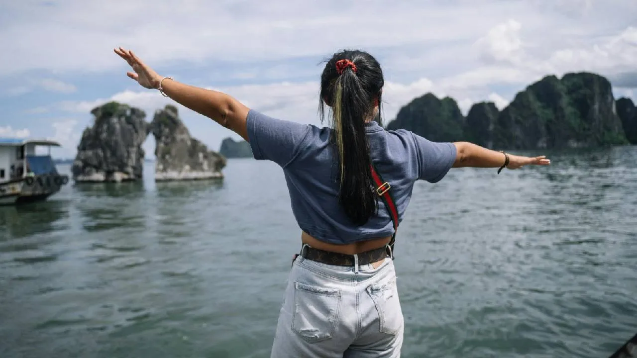 Dasara Holiday Fashion 2025: ದಸರಾ ರಜೆಯ ಮೋಜಿಗೂ ಬಂತು ಹಾಲಿಡೇ ಫ್ಯಾಷನ್ ವೇರ್ಸ್ - Image 2