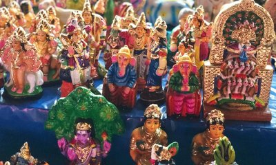 ಮಾರುಕಟ್ಟೆಗೆ ಮರಳಿದ ದಸರಾ ಗೊಂಬೆಗಳು