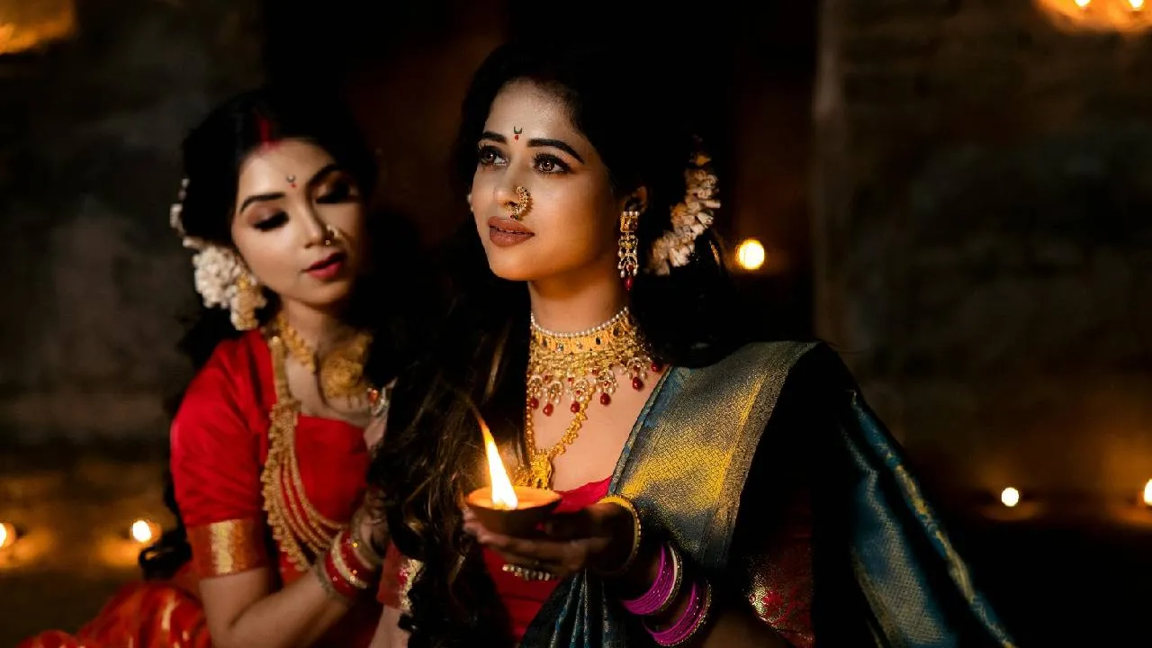 Deepavali Fashion 2025: ದೀಪಾವಳಿಯ ರಂಗು ಹೆಚ್ಚಿಸುವ ಡಿಸೈನರ್‌ವೇರ್‌ಗಳಿವು - Image 3