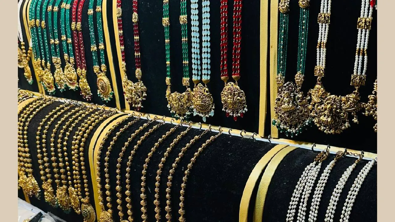 Deepavali Jewel Fashion 2025: ದೀಪಾವಳಿ ಸೀಸನ್‌ನಲ್ಲಿ ಬೇಡಿಕೆ ಹೆಚ್ಚಿಸಿಕೊಂಡ ಆಭರಣಗಳು - Image 2