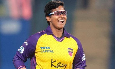 ಡಬ್ಲ್ಯುಪಿಎಲ್ ಮೆಗಾ ಹರಾಜು; ಆರ್‌ಸಿಬಿ ತೆಕ್ಕೆಗೆ ಸ್ಟಾರ್‌ ಆಲ್‌ರೌಂಡರ್‌