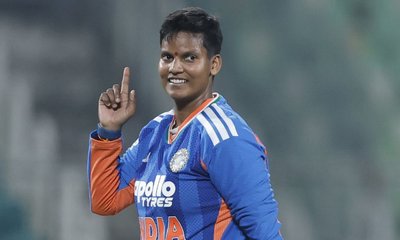 ಮೂರು ವಿಕೆಟ್‌ ಕಿತ್ತು ವಿಶೇಷ ದಾಖಲೆ ಬರೆದ ದೀಪ್ತಿ ಶರ್ಮಾ!