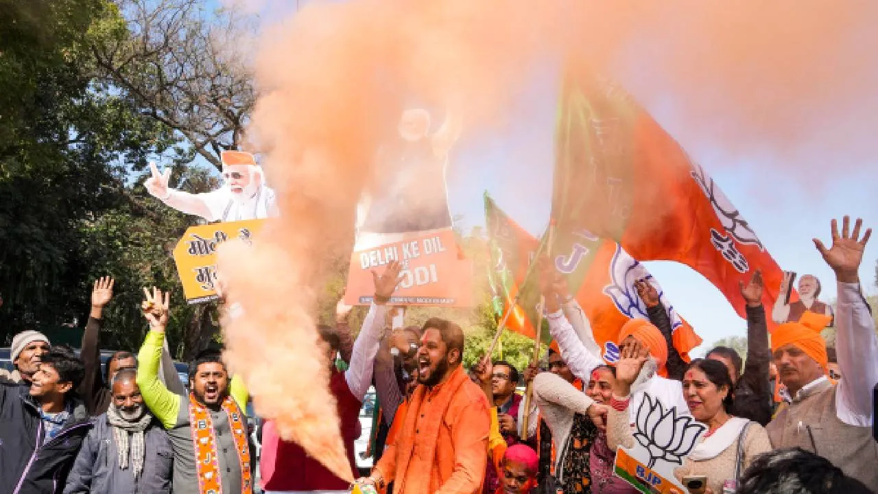 Delhi Election Results 2025: 27 ವರ್ಷಗಳ ಬಿಜೆಪಿಯ ವನವಾಸ ಅಂತ್ಯ;  ಪ್ರಚಂಡ ಗೆಲುವಿಗೆ ಕಾರ್ಯಕರ್ತರ ಸಂಭ್ರಮಾಚರಣೆ