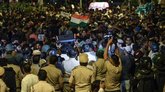 ದೆಹಲಿ ಪ್ರತಿಭಟನಾಕಾರರ ಮೇಲೆ ಲಾಠಿ ಪ್ರಹಾರ ನಿಷೇಧ!