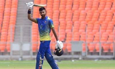 VHT 2025-26: ಮೂರನೇ ಶತಕ ಬಾರಿಸಿದ ಆರ್‌ಸಿಬಿ ಆಟಗಾರ ಪಡಿಕ್ಕಲ್!