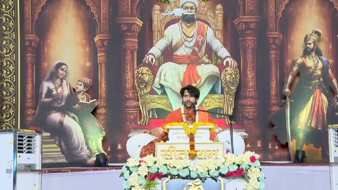 "ಶ್ರೀಮಂತ ಮಹಿಳೆಯರು ಮದ್ಯಪಾನಿಗಳಾಗುತ್ತಿದ್ದಾರೆ": ವಿವಾದಾತ್ಮಕ ಹೇಳಿಕೆ ನೀಡಿದ ಧೀರೇಂದ್ರ ಕೃಷ್ಣ ಶಾಸ್ತ್ರಿ