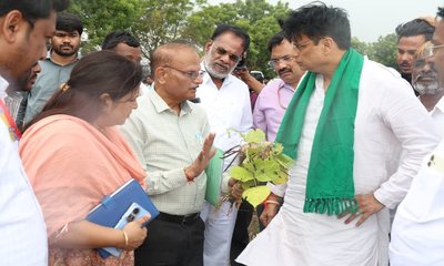 ಜೇವರ್ಗಿ–ಯಡ್ರಾಮಿಯಲ್ಲಿ ಬೆಳೆಹಾನಿ ಪರಿಶೀಲಿಸಿದ ಸಚಿವ ಡಾ. ಅಜಯ್ ಸಿಂಗ್