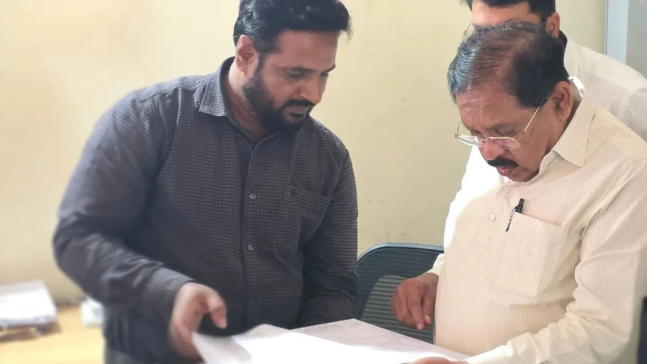 ದೇವನಹಳ್ಳಿ ತಹಸೀಲ್ದಾರ್ ಕಚೇರಿಗೆ ಡಿಸಿಎಂ ಪರಮೇಶ್ವರ್‌ ದಿಢೀರ್ ಭೇಟಿ; ದಾಖಲೆಗಳ ನಿರ್ವಹಣೆಯಲ್ಲಿ ನಿರ್ಲಕ್ಷ್ಯ ತೋರಿದ ಅಧಿಕಾರಿ ಸಸ್ಪೆಂಡ್‌