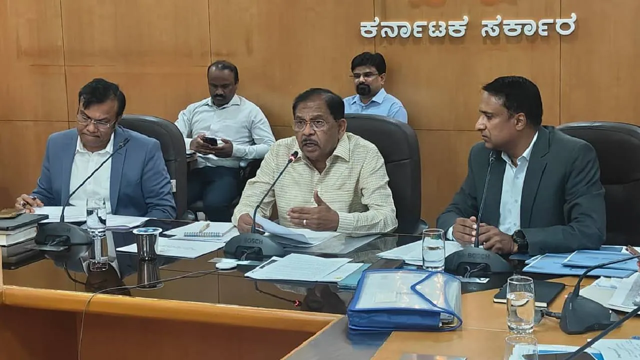 ಯಾವುದೇ ಅರ್ಹ ಮತದಾರರು ಪಟ್ಟಿಯಿಂದ ಹೊರಗುಳಿಯಬಾರದು: ಜಿಲ್ಲಾಧಿಕಾರಿಗಳಿಗೆ ಡಿಸಿಎಂ ಪರಮೇಶ್ವರ್‌ ಸೂಚನೆ