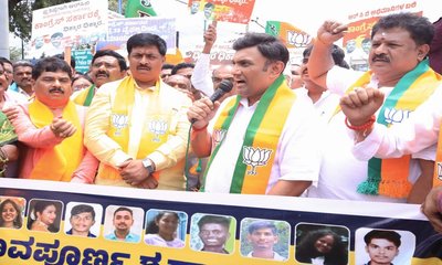 ಸಂಸದ ಡಾ.ಕೆ.ಸುಧಾಕರ್ ನೇತೃತ್ವದಲ್ಲಿ ಬೃಹತ್ ಪ್ರತಿಭಟನೆ