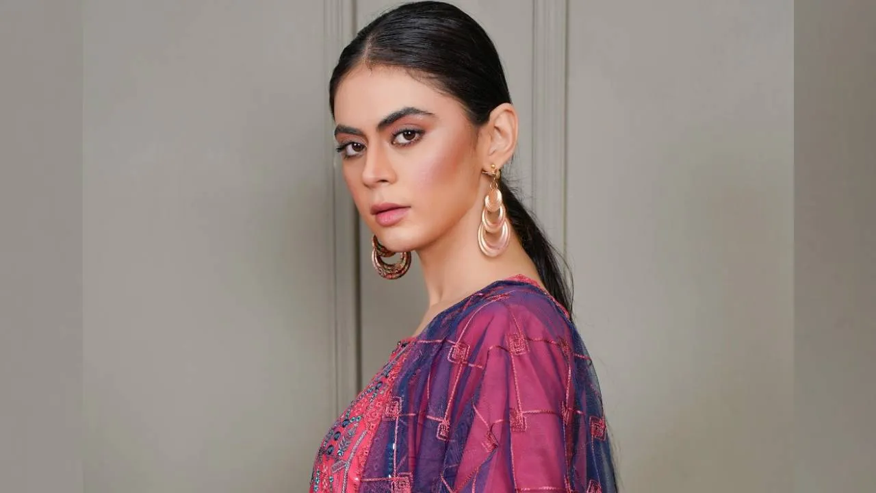 Dupatta Fashion 2025: ಹುಡುಗಿಯರ ಆಕರ್ಷಕ ಲುಕ್‌ಗಾಗಿ ಶೀರ್ ದುಪಟ್ಟಾ ಫ್ಯಾಷನ್ - Image 3