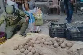 2ನೇ ಹಂತದ ಮತದಾನದ ಸಿದ್ಧತೆಯಲ್ಲಿರುವ ಪಶ್ಚಿಮ ಬಂಗಾಳದಲ್ಲಿ 100 ಕಚ್ಚಾ ಬಾಂಬ್‌ ಪತ್ತೆ; NIA ತನಿಖೆಗೆ ಚುನಾವಣಾ ಆಯೋಗ ಆದೇಶ